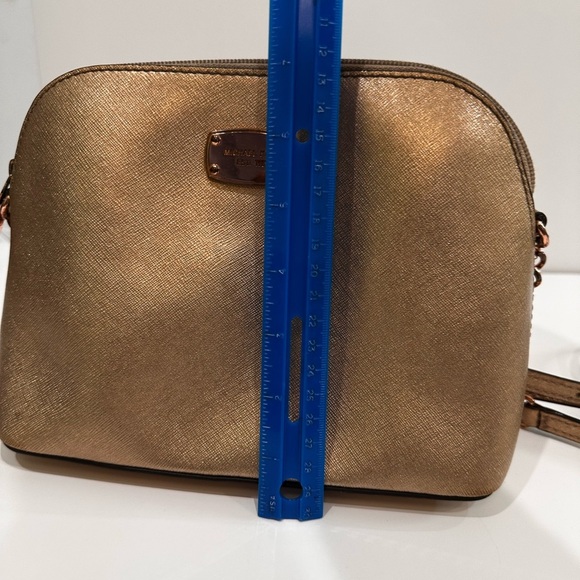 ✨Michael Kors Crossbody Bag in Metallic Pink - Picture 7 of 15